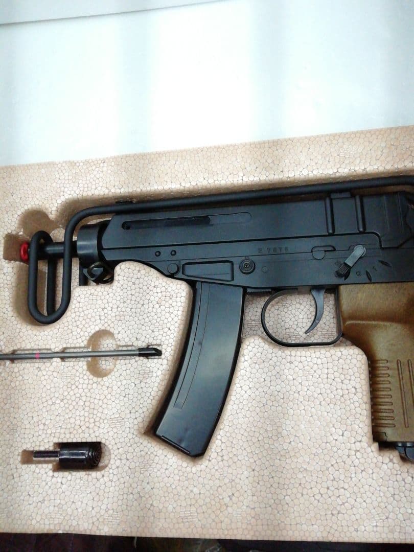 東京マルイ Vz61 スコーピオン エアガン 箱付き ほぼ未使用 サバゲー