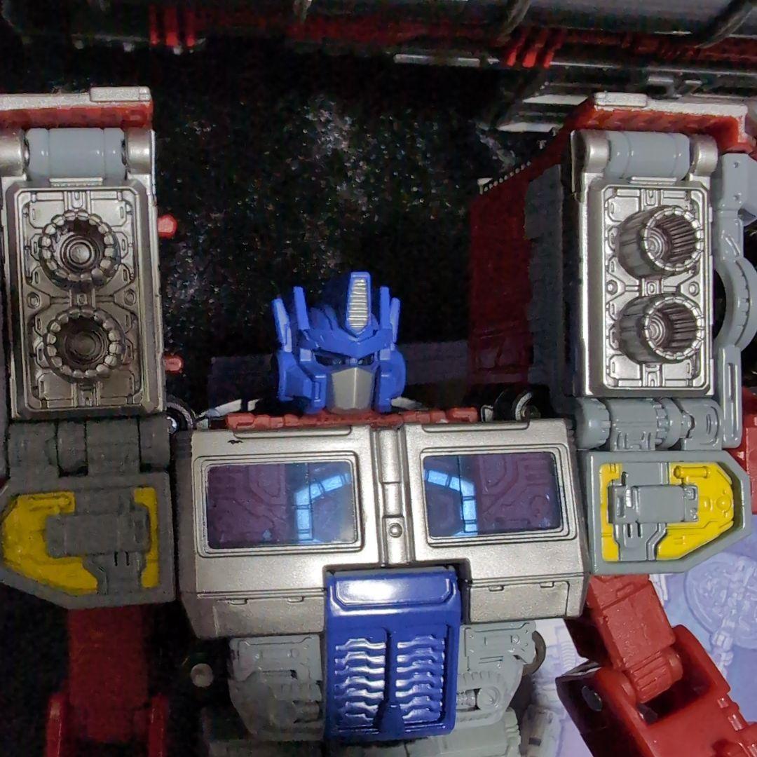 トランスフォーマー レガシー　レーザーオプティマスプライム