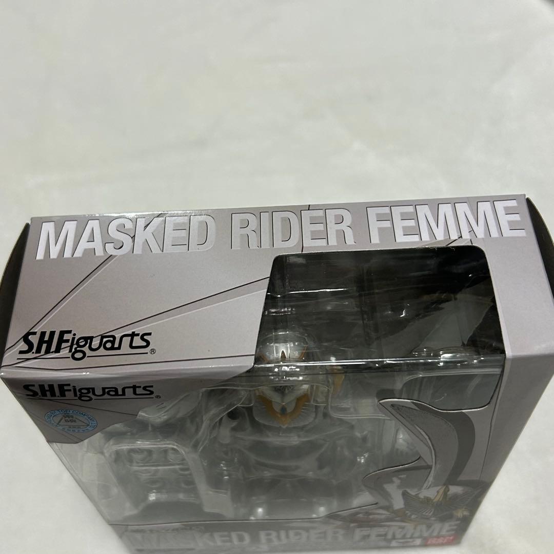 新品未開封　S.H.フィギュアーツ 仮面ライダーファム 龍騎 フィギュア
