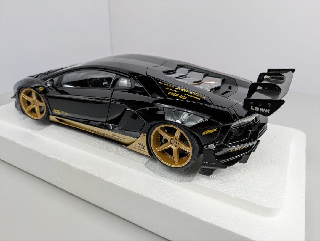 1/18　ミニカー ランボルギーニ　アヴェンタドール リバティウォーク Aa
