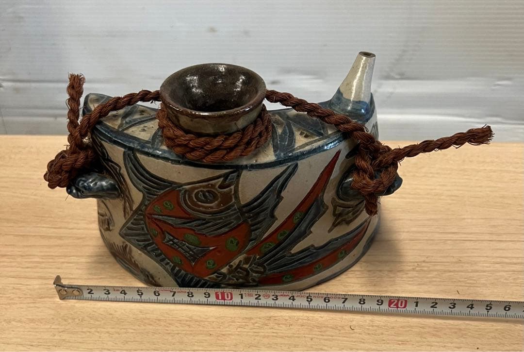 魚文抱瓶