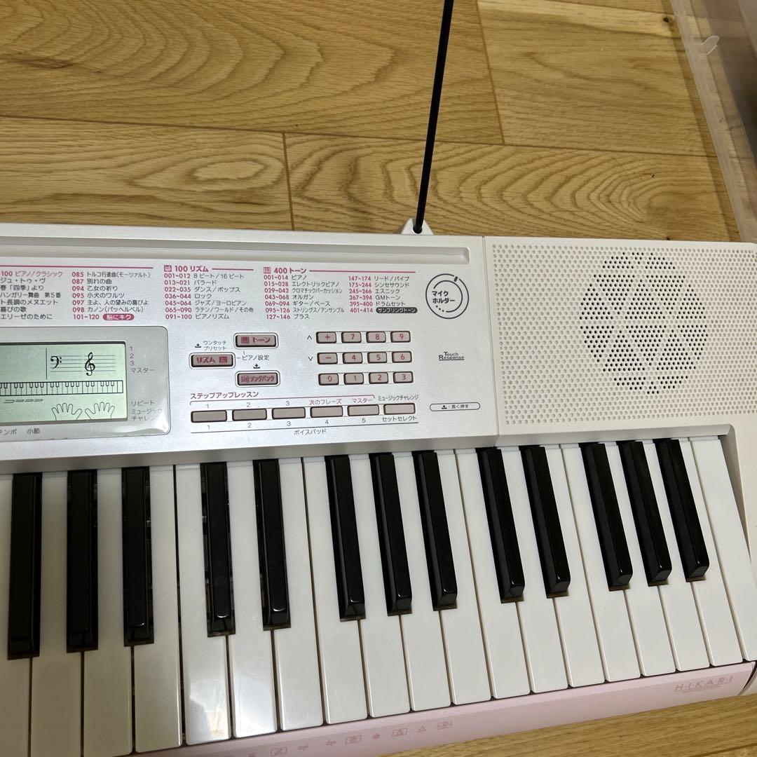 CASIO LK-111 ホワイト 電子キーボード　光ナビゲーション　直接引渡可