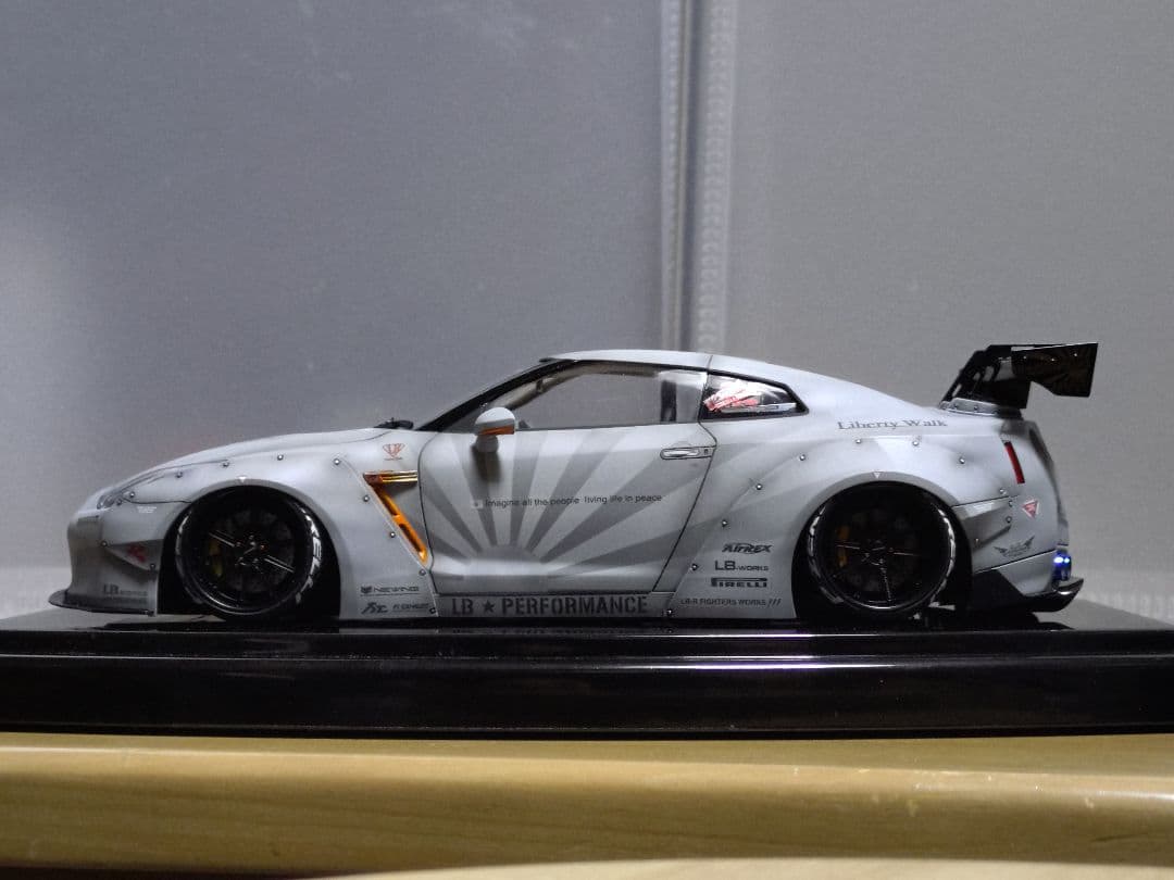 1/24 プラモデル完成品 R35 GT-R リバティーウォーク 戦闘機カラー