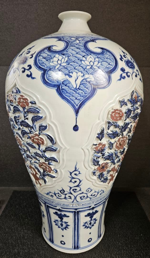 中国美術品　景徳鎮　元時代～明時代　青華　辰砂　陽刻浮彫細工　元染付写し　大梅瓶
