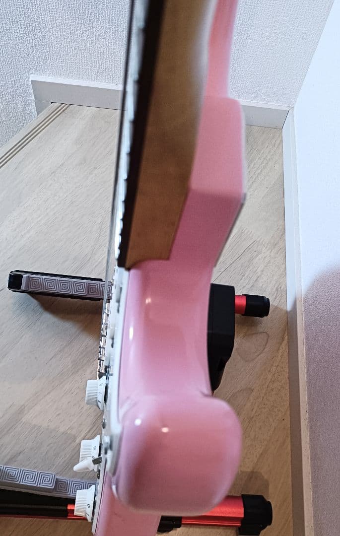 【メンテ済】Squier ストラトキャスター エレキギター 本体 ピンク