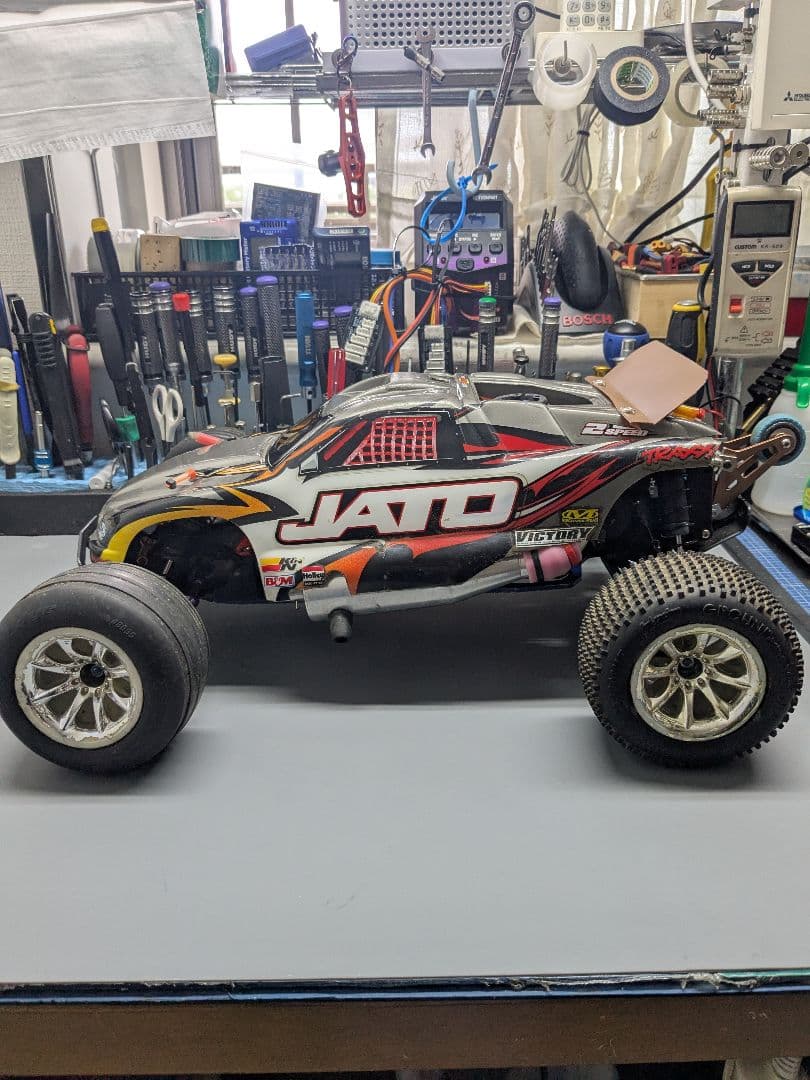 トラクサス 　JATO 　ニトロ25 　1/１０　エンジンカー　２WD