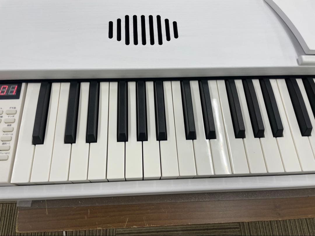スタンド付き　電子ピアノ88鍵盤　木目調ボディ　ホワイト