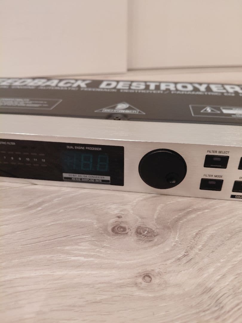 BEHRINGER FEEDBACK DESTROYER 「DSP 1100P」