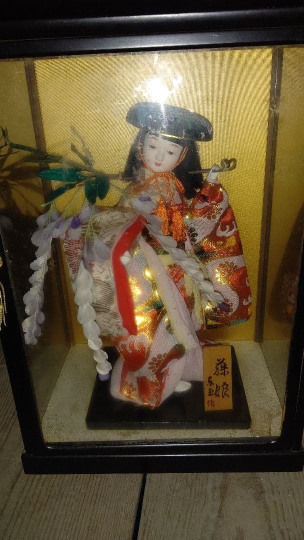 古い日本人形