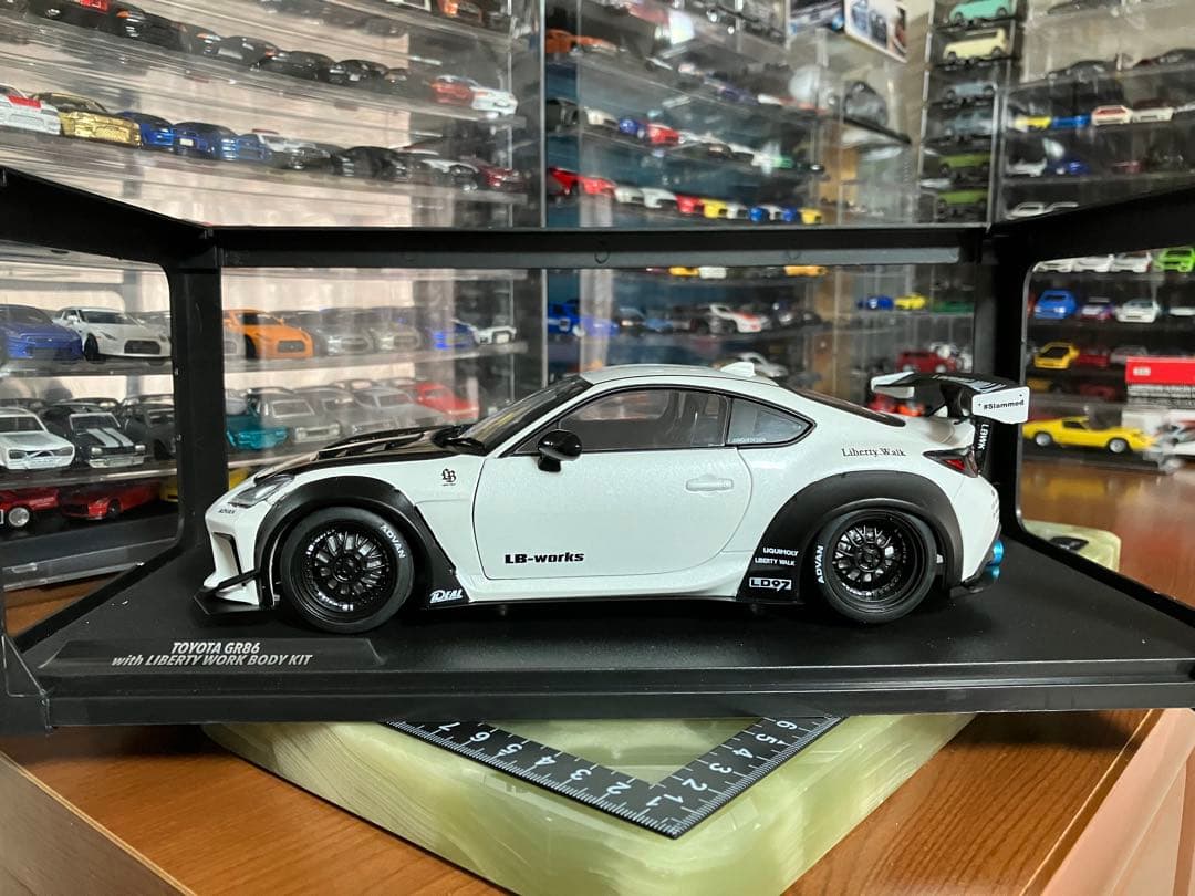 トヨタGR86 リバティウォーク　1/18 新品未使用