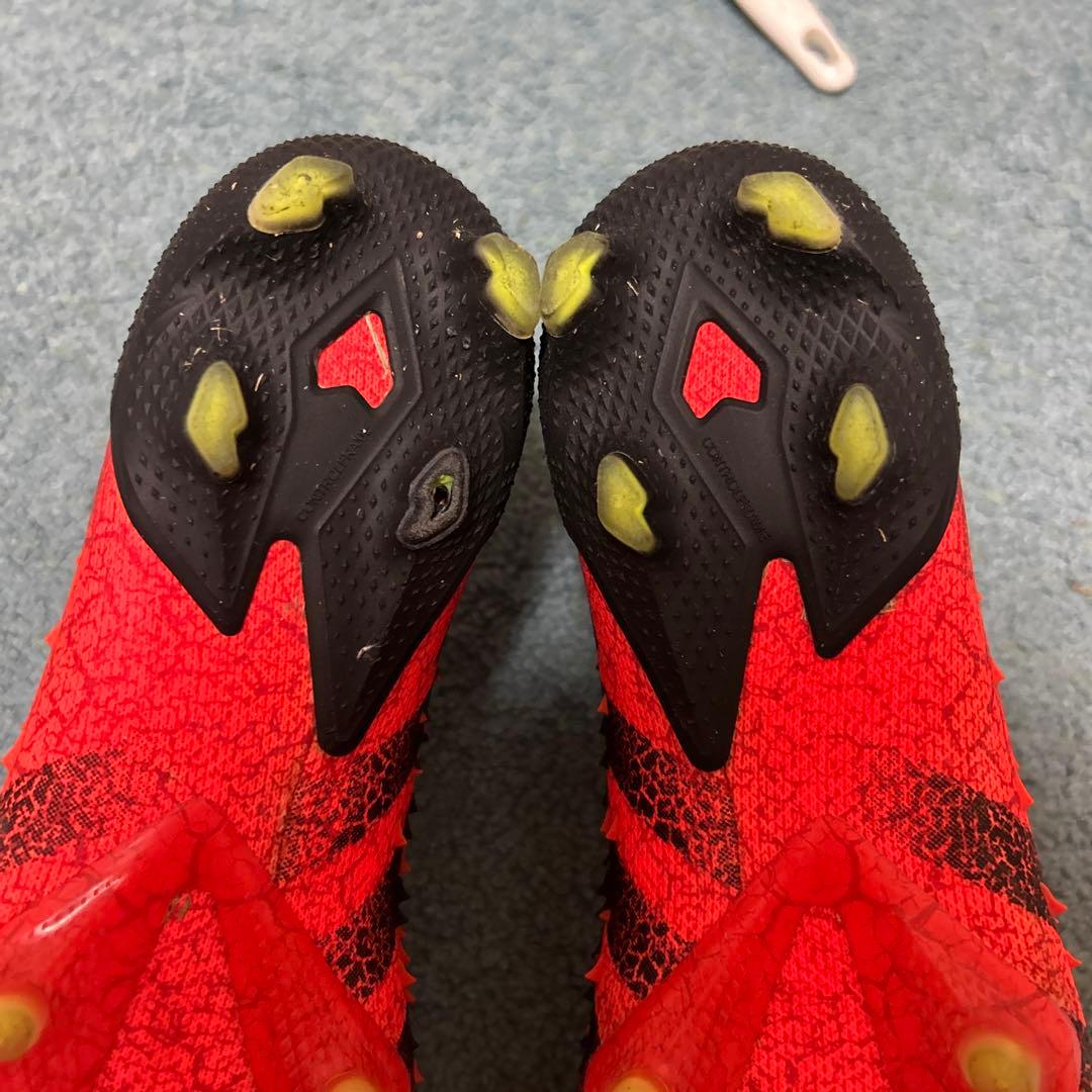 プレデター　サッカー　スパイク　adidas デーモンスキン　デーモン
