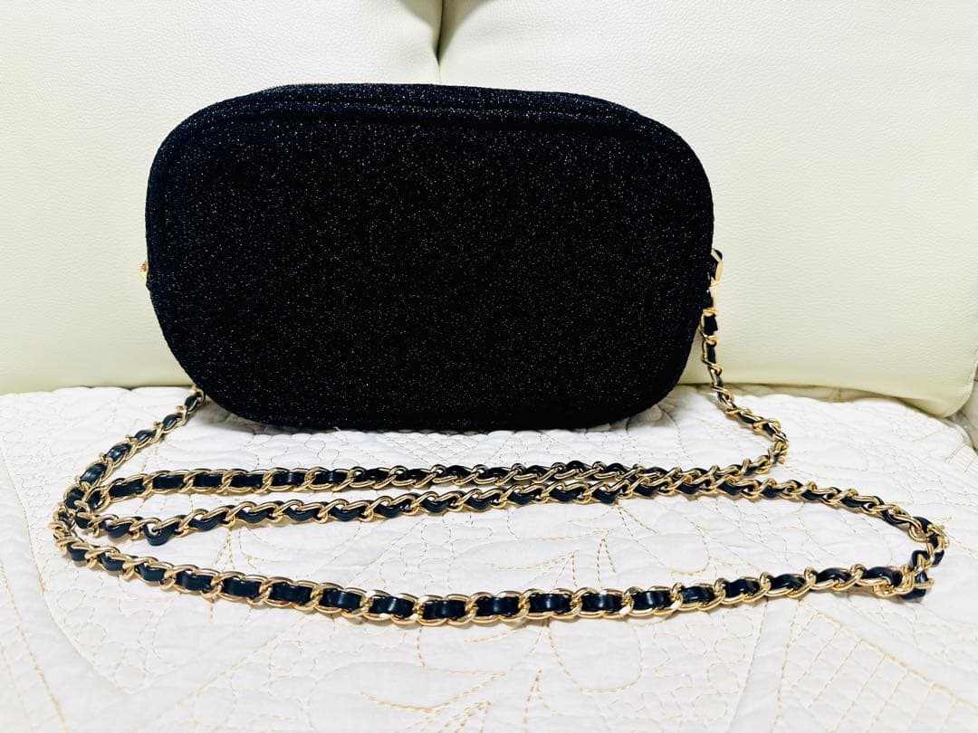 新品CHANEL 黒ノベルティコフレポーチ☆ラメ入りショルダーストラップ付