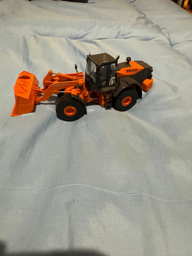ミニカー HITACHI ZW310