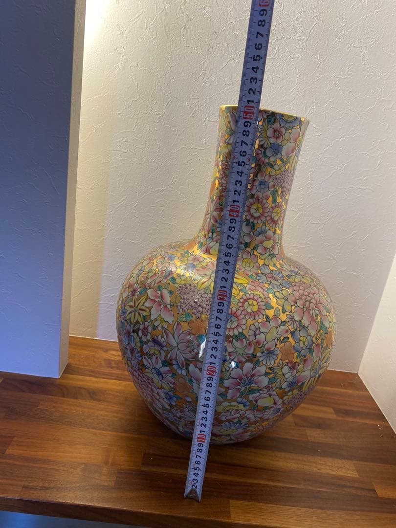 大清乾隆年製款 粉彩金地萬花紋天球瓶　金彩　五彩　色絵磁器