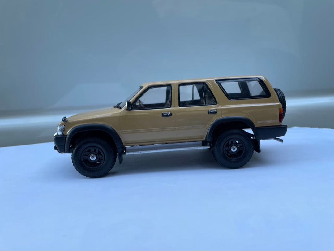 ム*ク様 1/24 アオシマハイラックスサーフの完成品