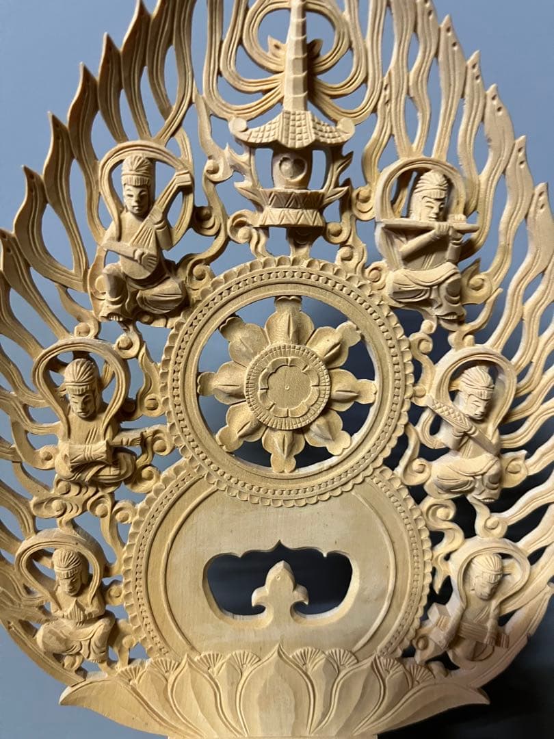 特別値下　仏像　柘植　木彫　座釈迦　台座付　飛天光背　アクリルケース付き　18