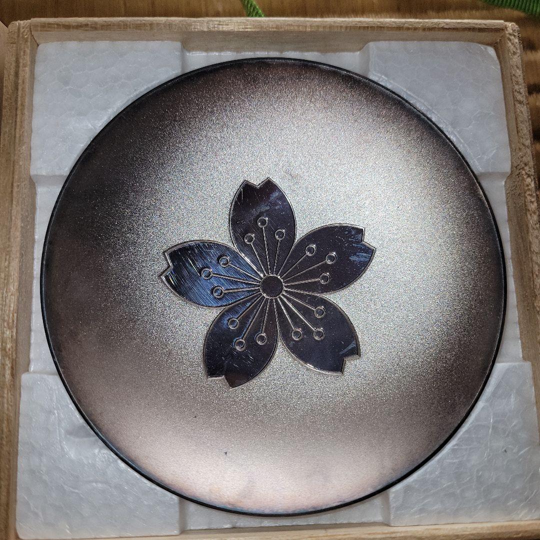 桜模様の金属製平皿 木箱付き