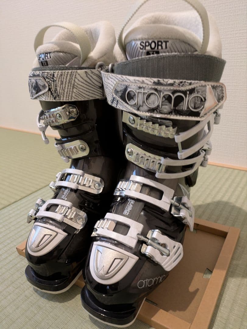 【美品】Atomic スキーブーツ 女性用 ブラック23.0/23.5