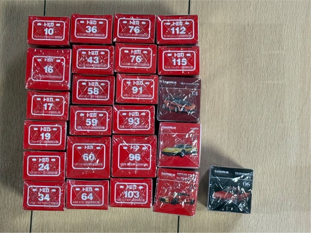 トミカ　24台（初回特別仕様20、プレミアム発売記念仕様3、他1）
