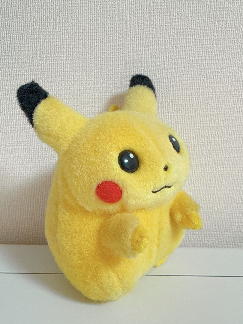 初期 ピカチュウ ぬいぐるみ