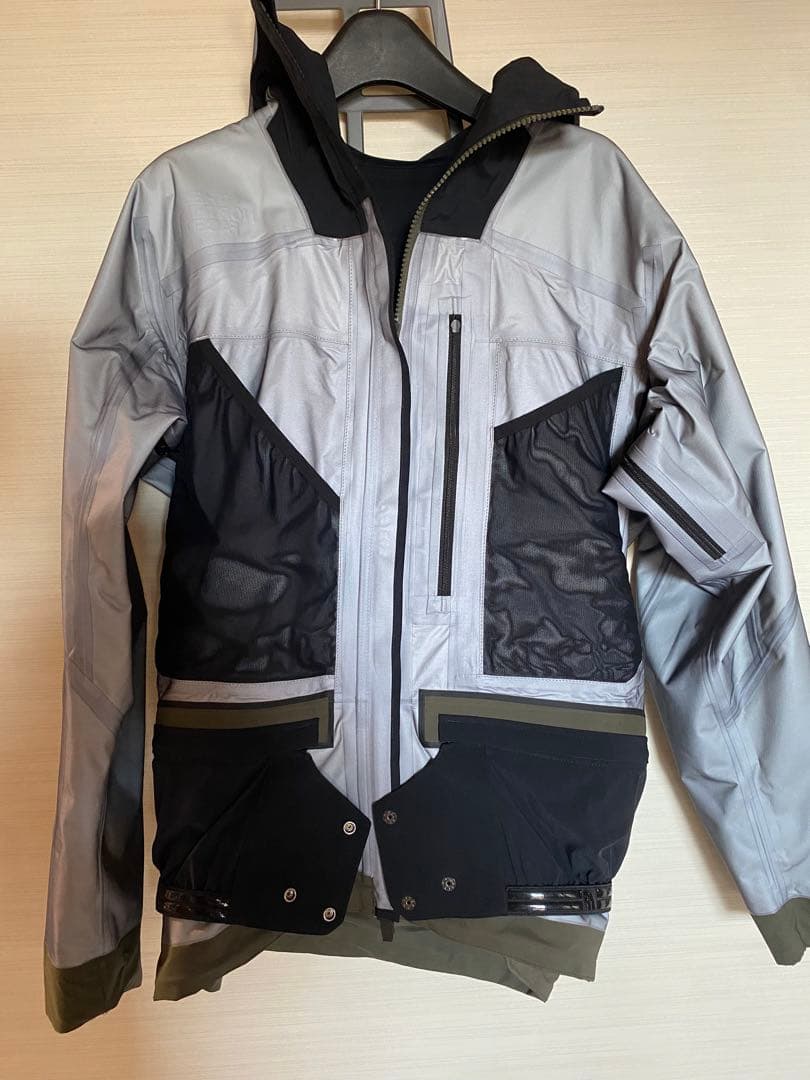 新品未使用　Mサイズ　THE NORTH FACE スノーウェアージャケット