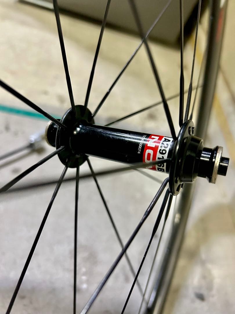 ◆鬼軽いカーボンホイール＋タイヤ重量0.93g！◆
