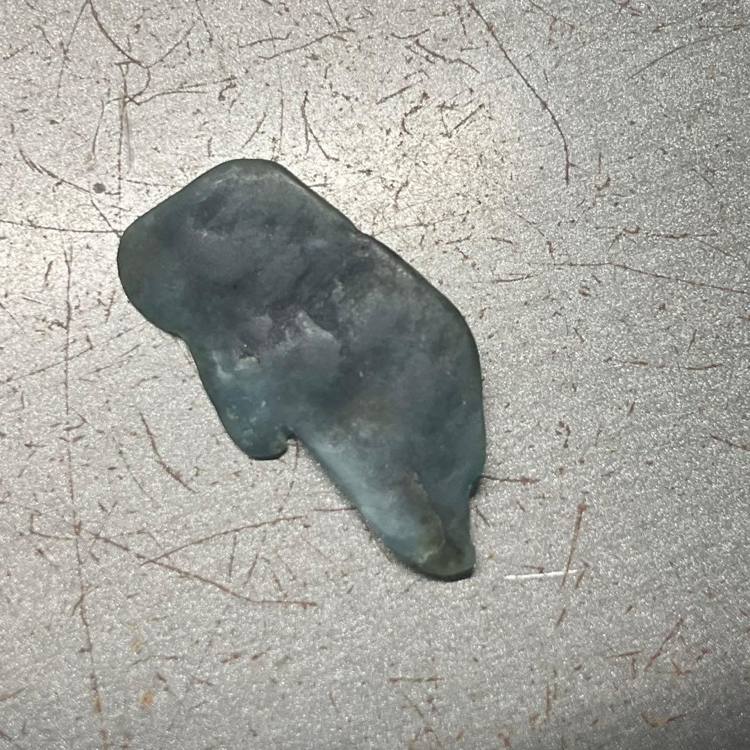 ［茄子紺色］　入りコン沢翡翠1g未満　糸魚川　ヒスイ　ひすい