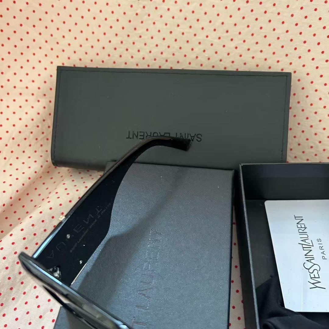 Saint Laurent SL◯◯ YSLロゴヒンジ サングラス ブラック