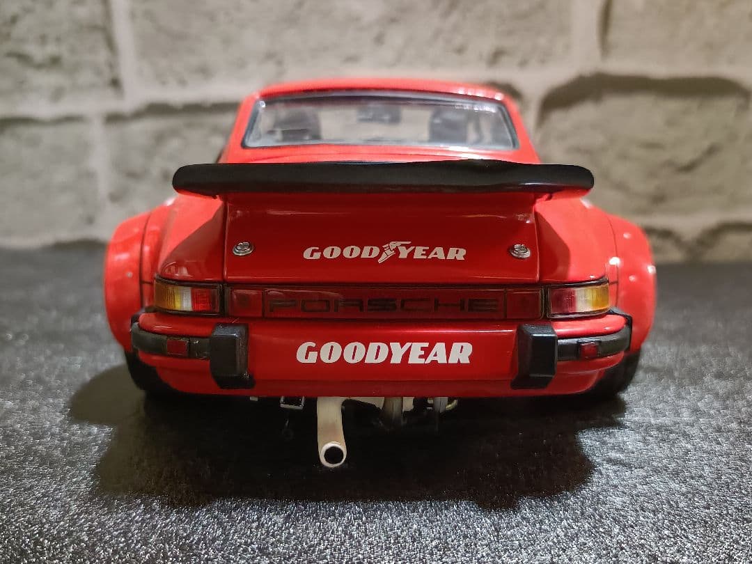 エグゾト 1/18 ポルシェ 934RSR #1 GTチャンピオン 1976