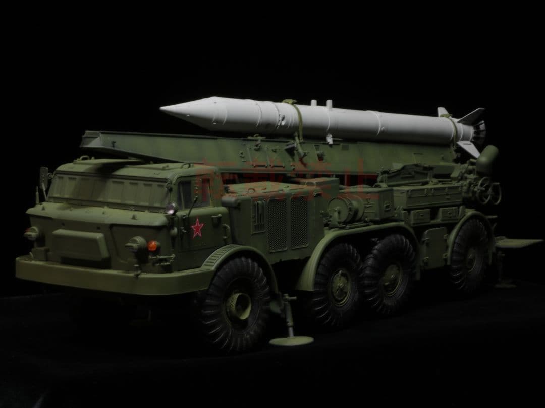 【完成品】 1/35 ソビエト軍 ルーナM 戦術弾道ミサイル トランペッター
