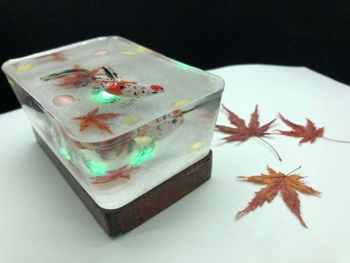 京都の紅葉と泳ぐ金魚　レジン　ジオラマ