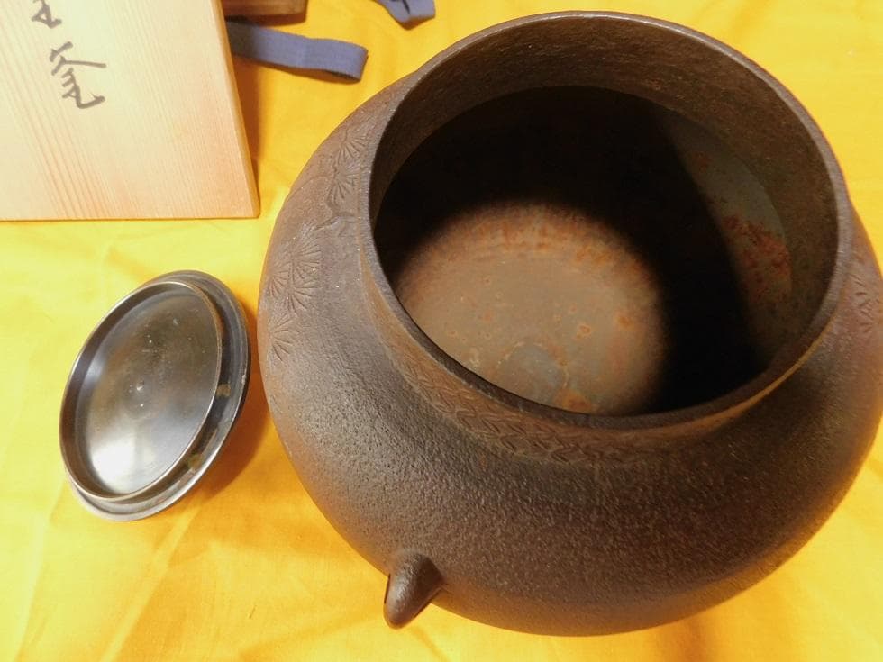お茶道具まとめての1部・茶釜です
