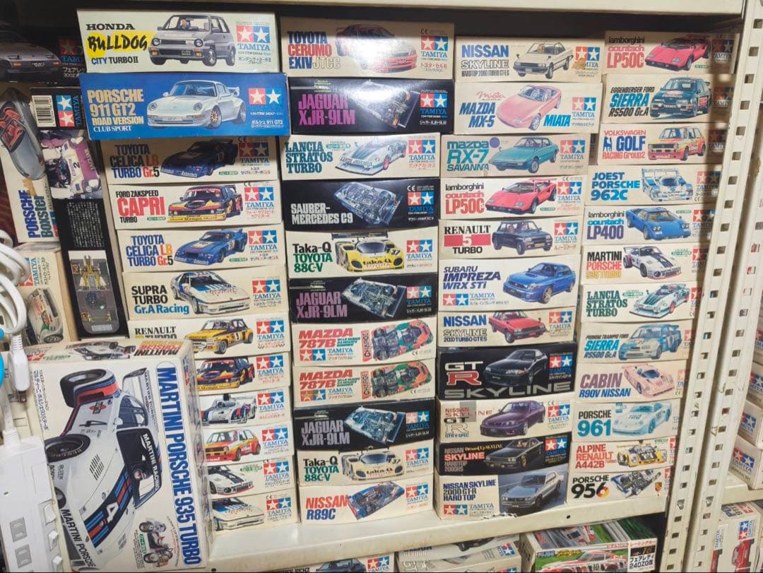 車プラモデル