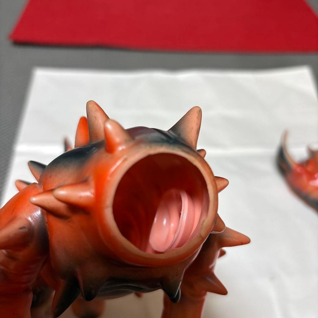 グドン　肌色成形色　超レア Siri