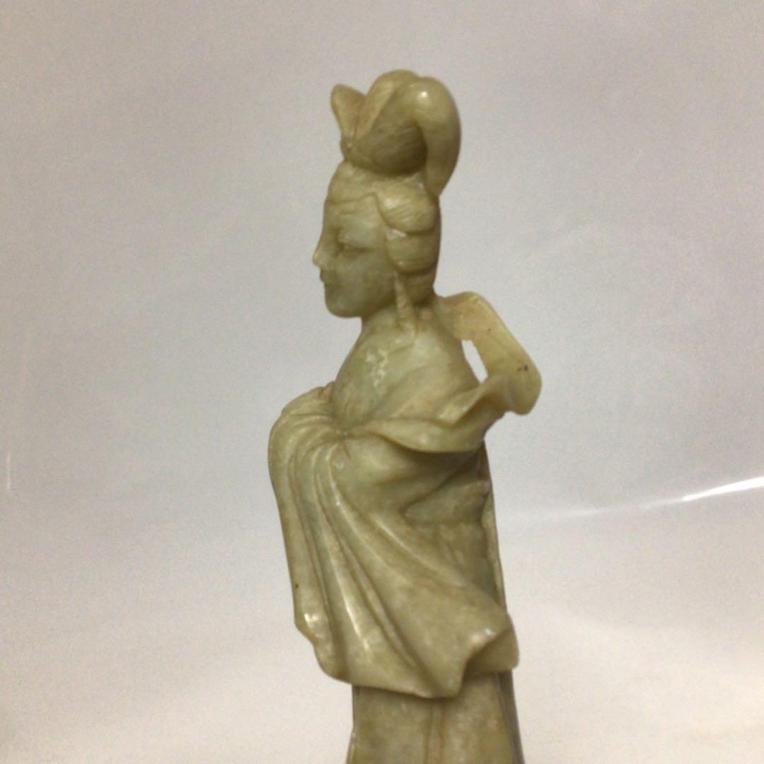 翡翠製女性像 伝統的彫刻