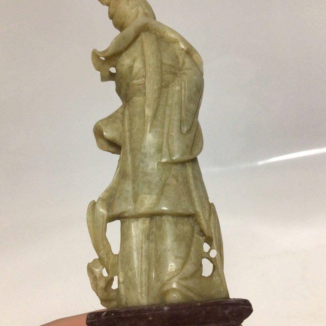 翡翠製女性像 伝統的彫刻