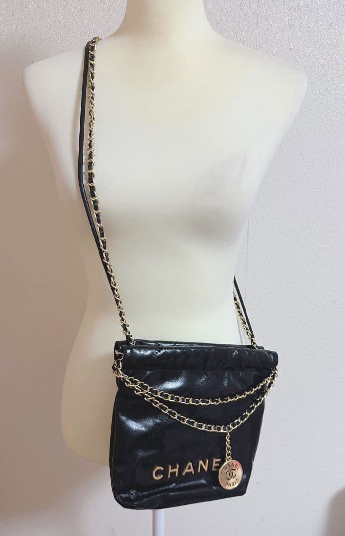 CHANEL ノベルティレザーショルダーバッグブラック