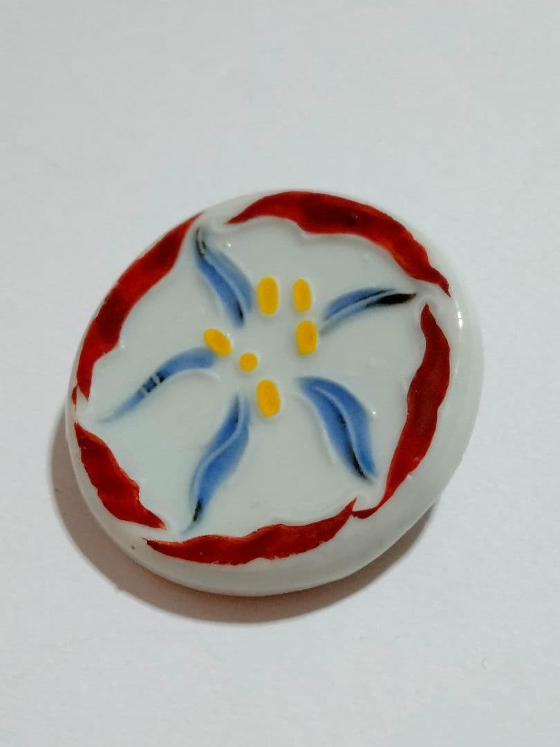 富本憲吉 作　朝鮮朝顔の花バッジ 磁器 特注品 第十六回　日本医学会総会々員章