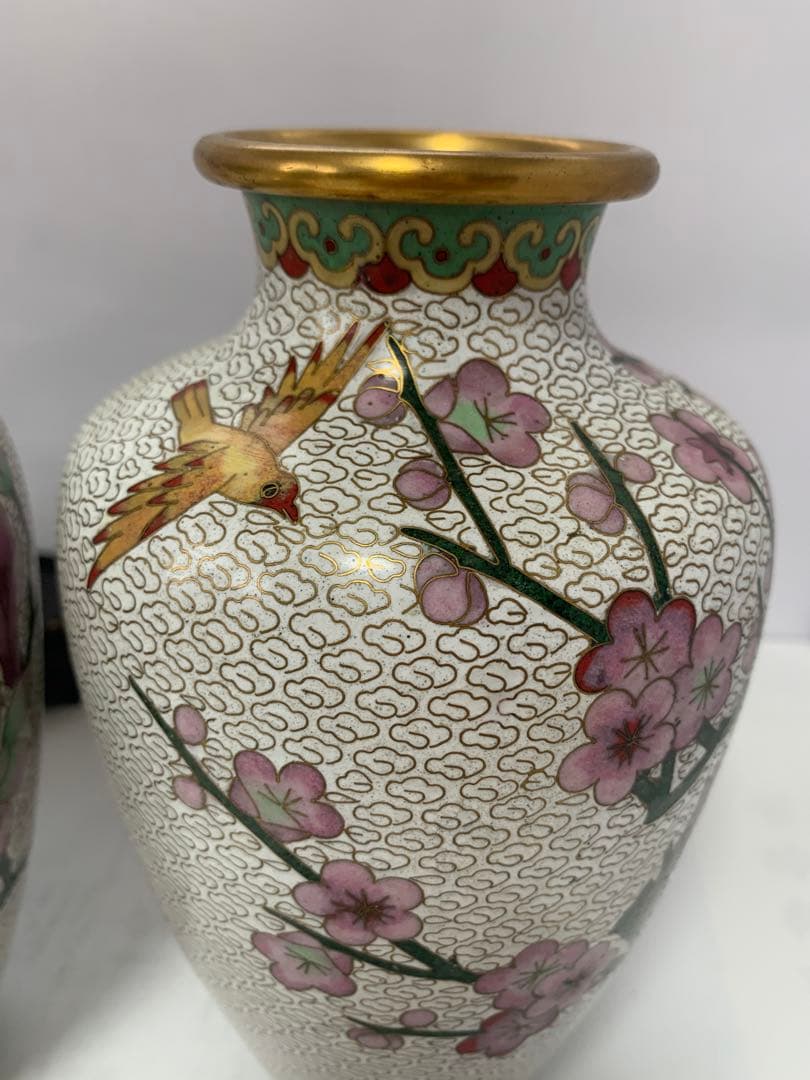中国美術　七宝焼　花鳥花瓶一対　木台付き　送料込み