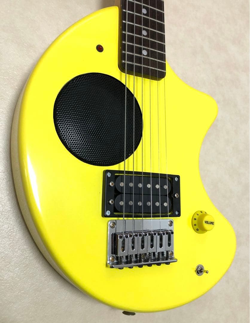 ZO-3 イエロー アンプ内蔵ミニギター ディストーションSW ヘッドフォン端子