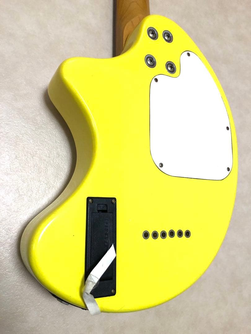 ZO-3 イエロー アンプ内蔵ミニギター ディストーションSW ヘッドフォン端子