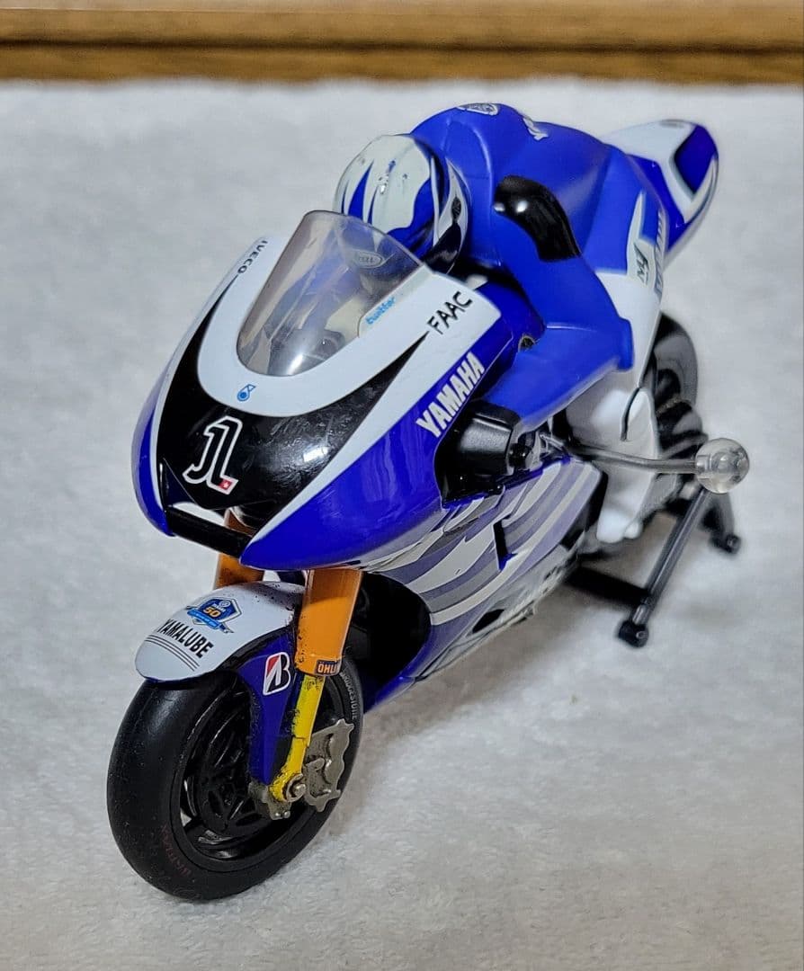 京商　ミニッツモトレーサー　YAMAHA　YZR-M1