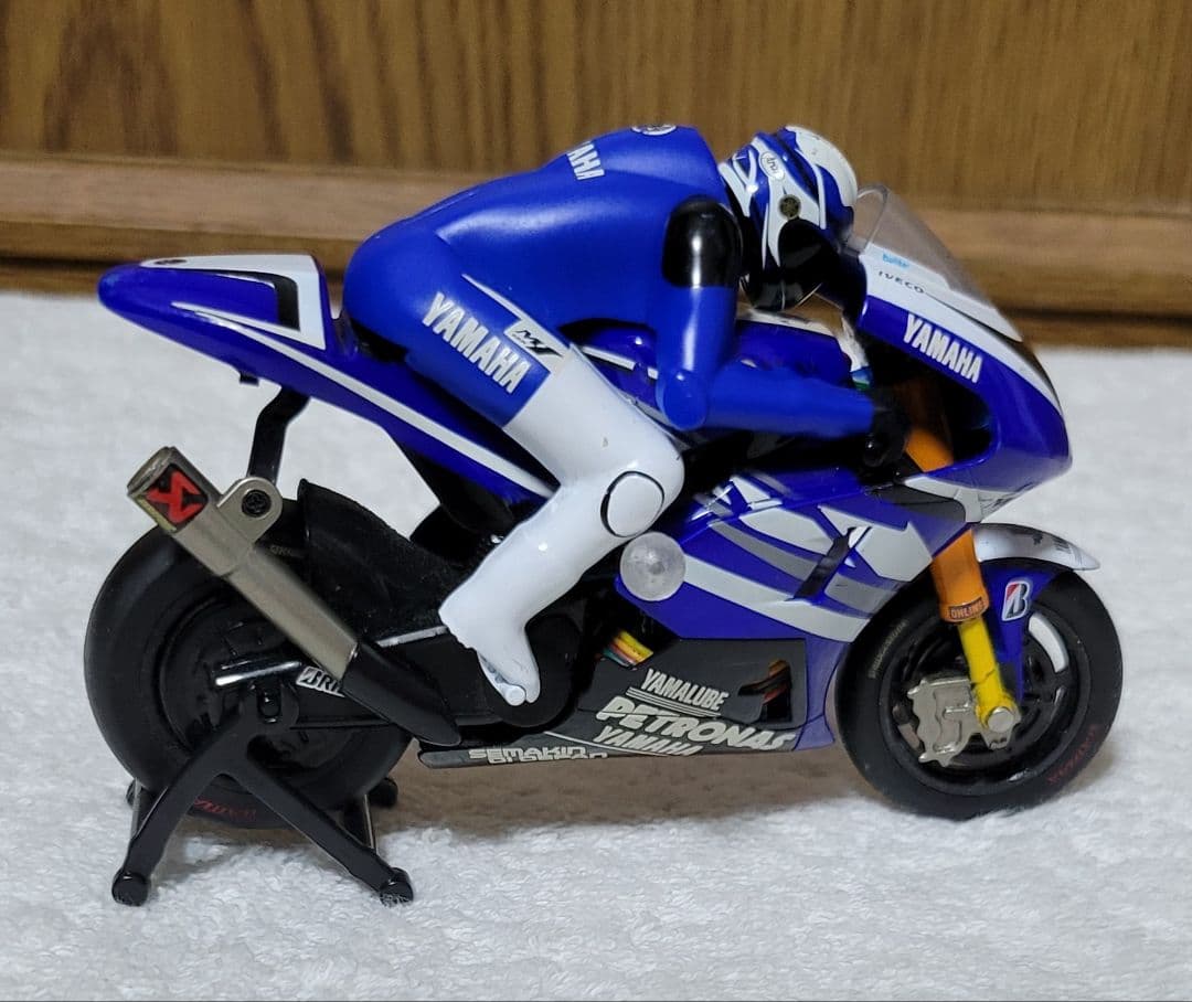 京商　ミニッツモトレーサー　YAMAHA　YZR-M1