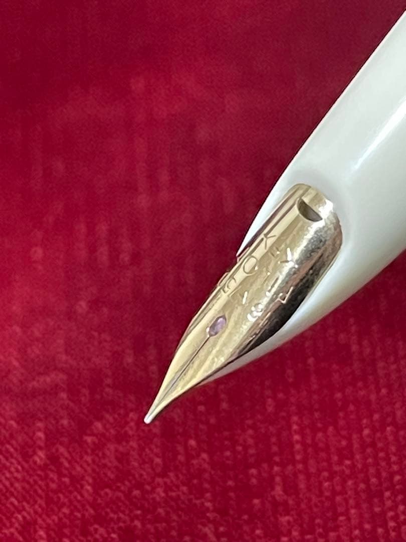 ⚪︎新品未使用　1970年代製　レディ 唐草　アイボリーカバー 18K F 絶版