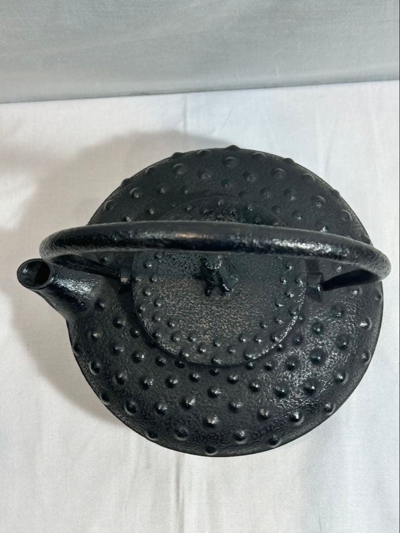 未使用品　南部伝統工芸品　南部匠銘　中アラレ　南部鉄瓶　南部鉄器　鉄瓶