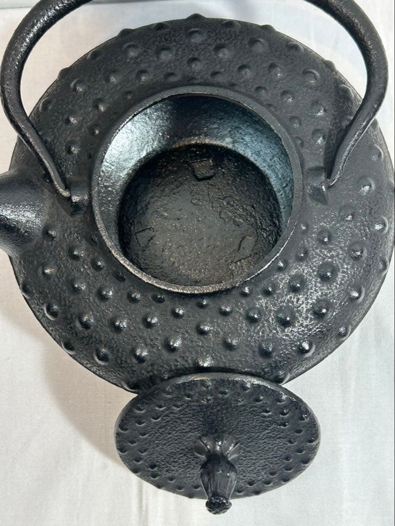 未使用品　南部伝統工芸品　南部匠銘　中アラレ　南部鉄瓶　南部鉄器　鉄瓶