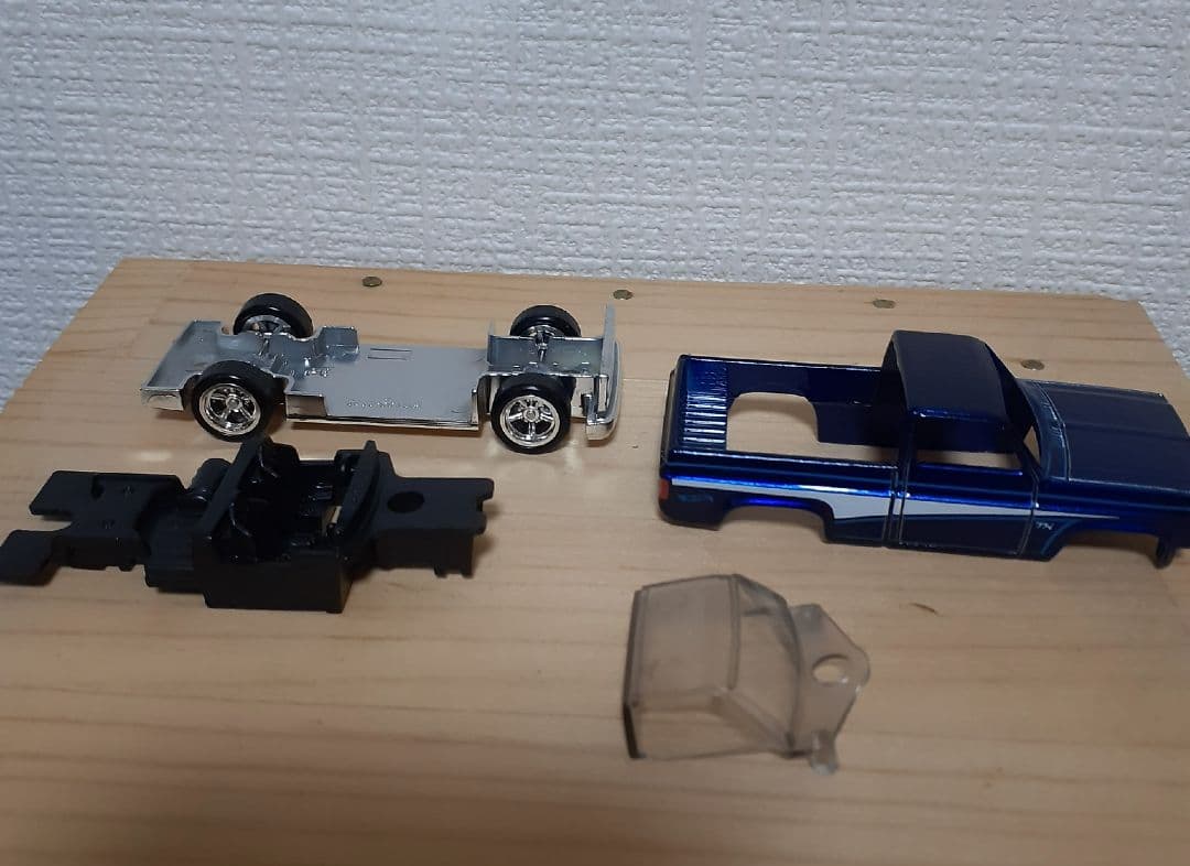 ホットウィール スーパートレジャーハント シルバラード アンスパン。