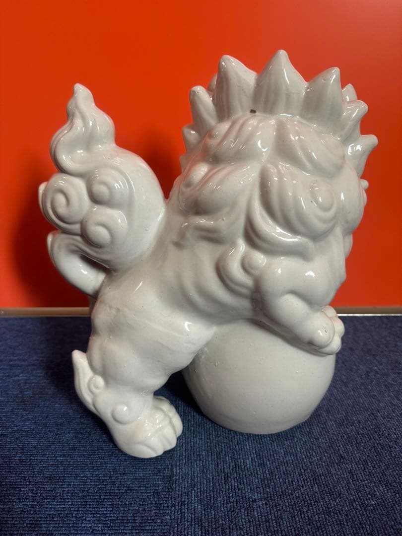 1815  九谷焼 白磁玉乗り獅子　縁起物 獅子置物 高さ約32cm  時代物