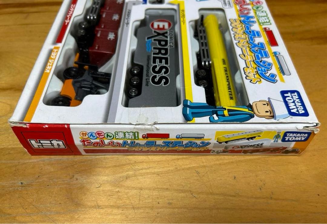 トミカ かんたん連結！ たのしいトレーラーステーション つけかえトレーラーセット