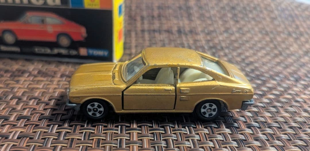 トミカ 8 SUNNY 1200 クーペ 金 1a 日本製 コピー黒箱 サニー